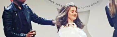 Styling van een model met tiara
